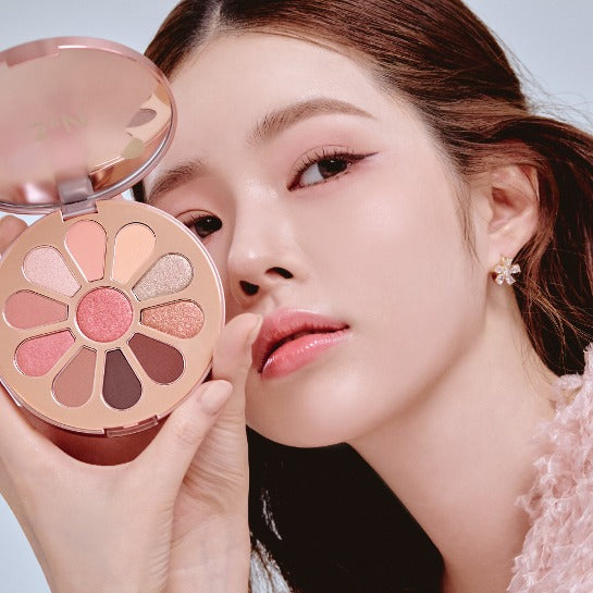 2AN Eyeshadow Palette #RoselyBlossom Available on Seoulbazaar, your online store for trendy korean products.