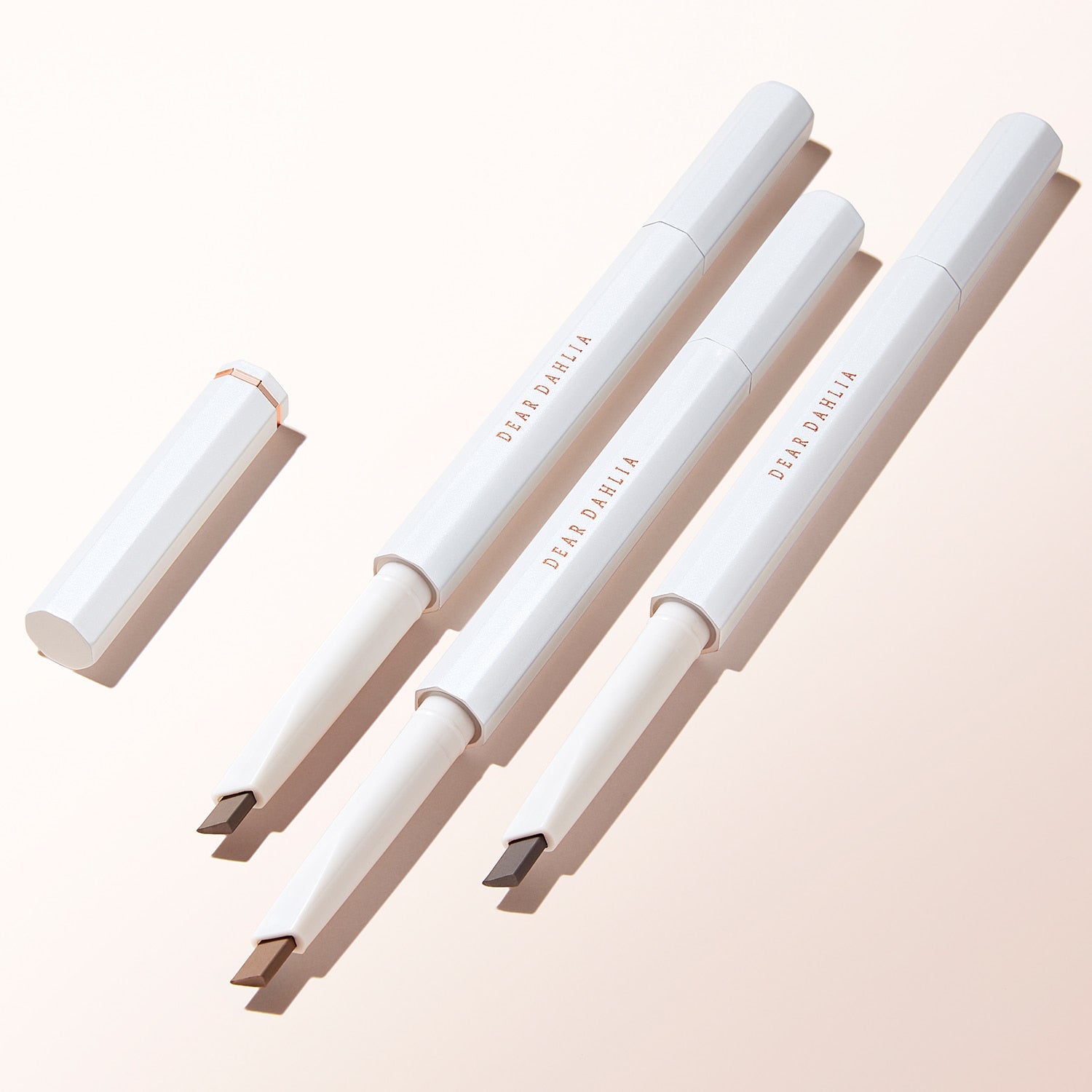 DEAR DAHLIA Perfect Brow Long Wear Sculpting Pencil disponible sur Ma petite Coree, ton Eshop 100% K-beauty en direct de Seoul