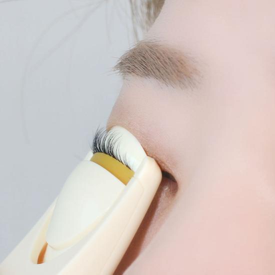 FILLIMILLI USB Heating Eyelash Curler Available on Seoulbazaar, your online store for trendy korean products.