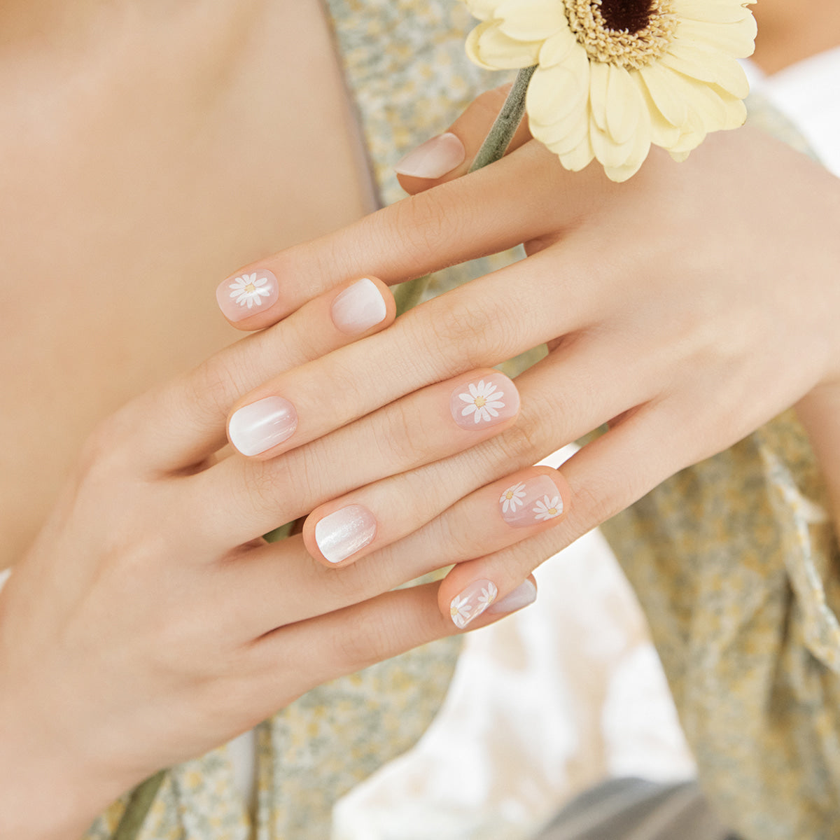 DASHING DIVA GLAZE Blooming Daisy - Gel Nail Available on Seoulbazaar, your online store for trendy korean products.