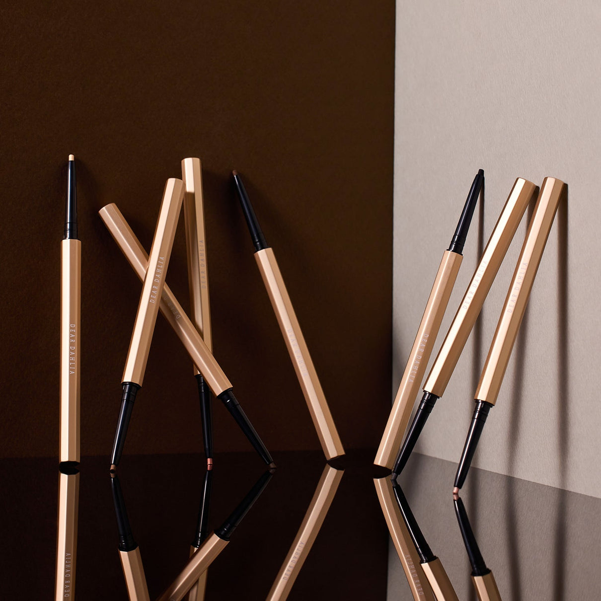 DEAR DAHLIA Perfect Desighning Eyeliner Pencil disponible sur Ma petite Coree, ton Eshop 100% K-beauty en direct de Seoul