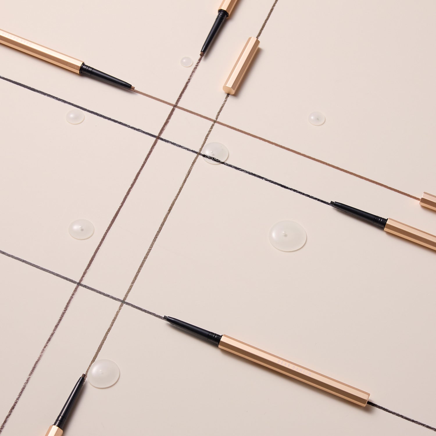 DEAR DAHLIA Perfect Desighning Eyeliner Pencil disponible sur Ma petite Coree, ton Eshop 100% K-beauty en direct de Seoul