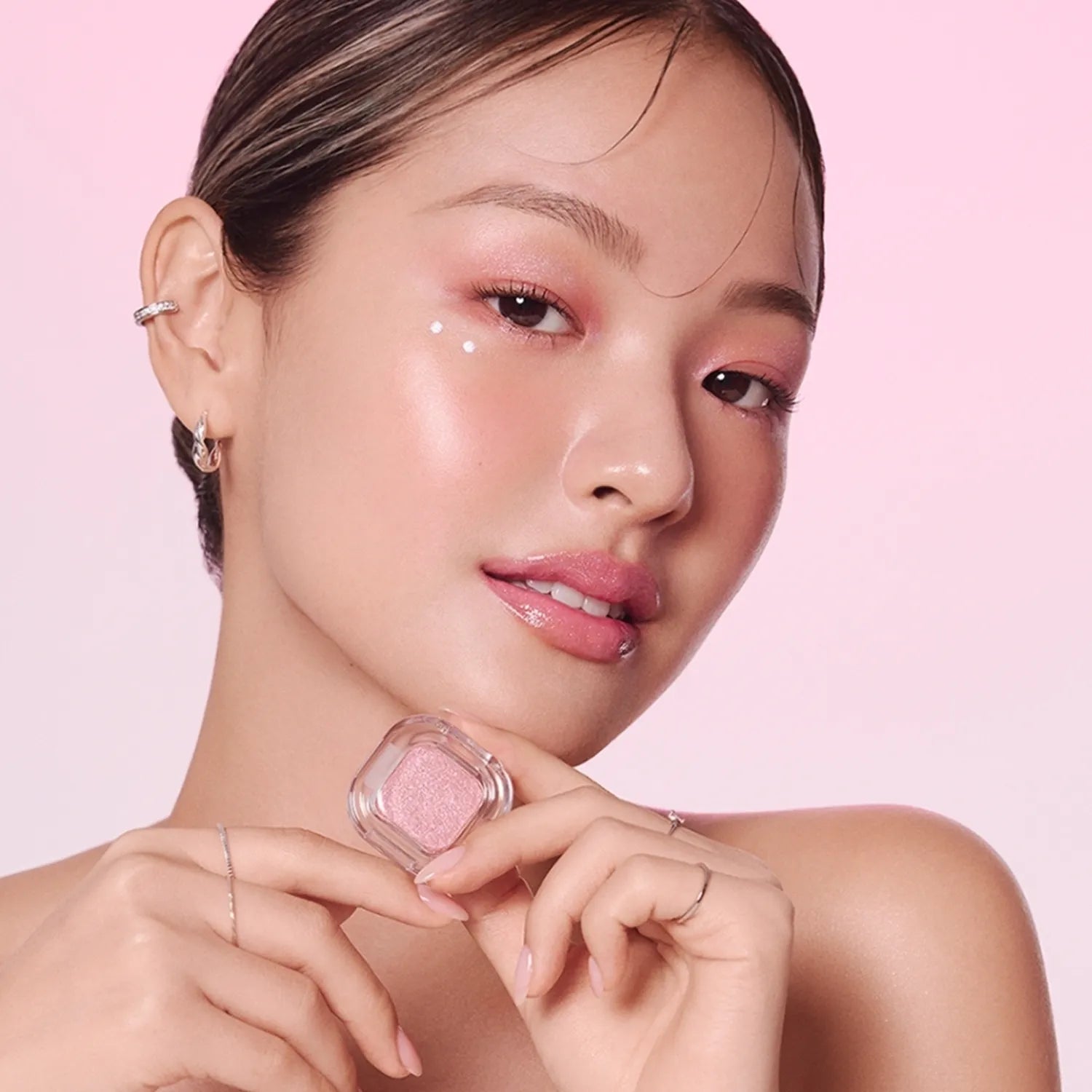 TONY MOLY Eyetone Single Eyeshadow disponible sur Ma petite Coree, ton Eshop 100% K-beauty en direct de Seoul